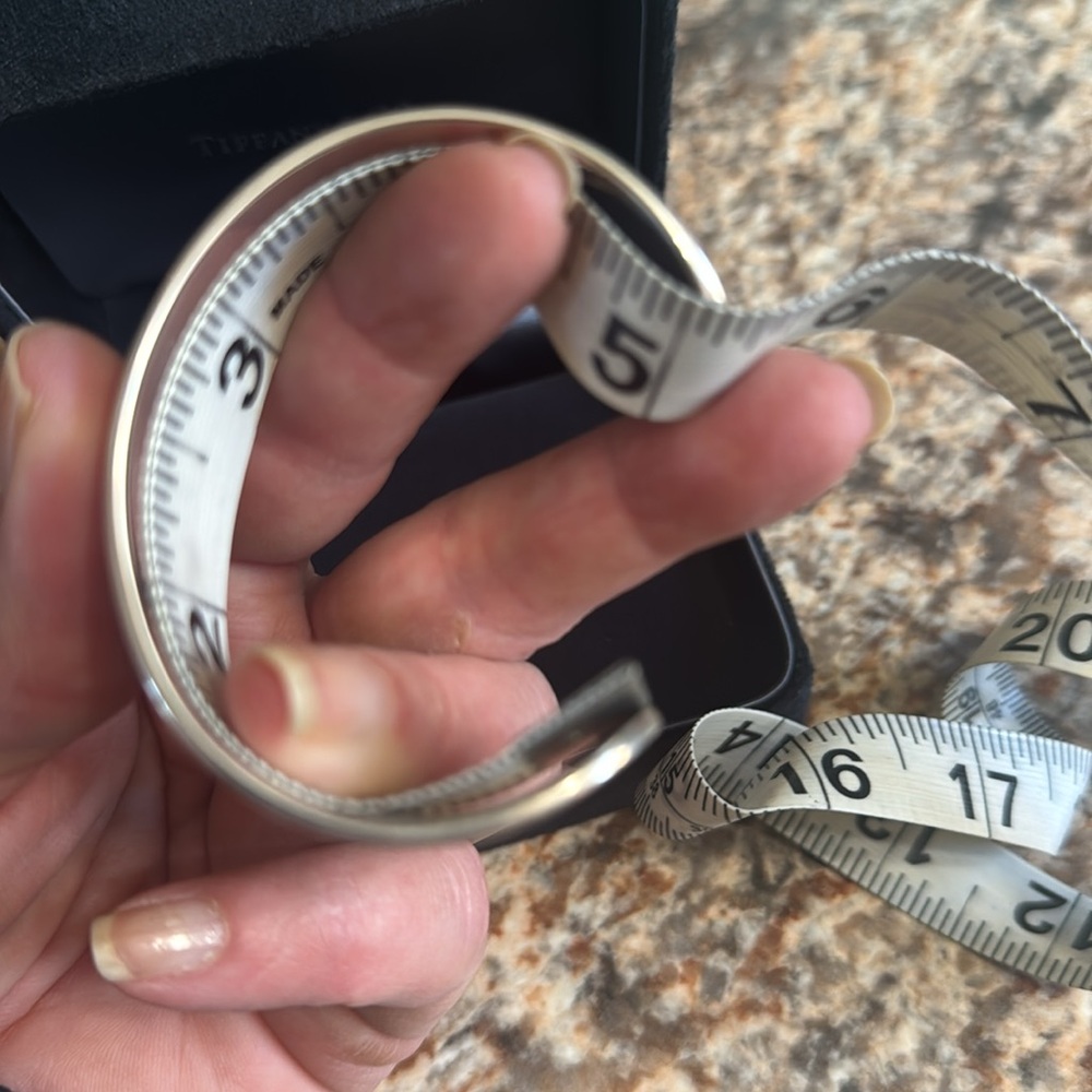 Wide cuff bracelets - Picture 7 of 7